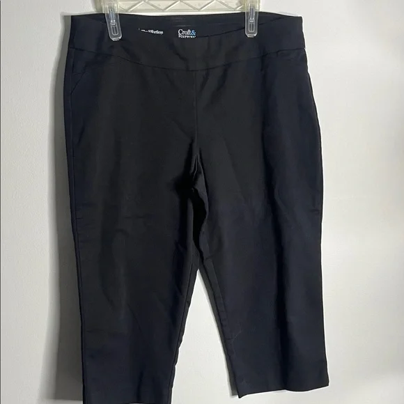 Croft & Barrow Effortless Stretch Black Capris - Picture 1 of 3